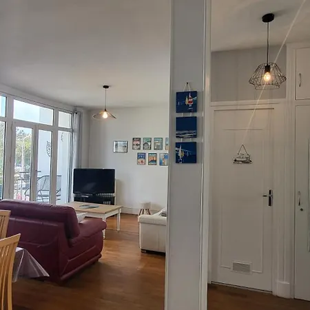 Holiday home Maison De Plein Centre, 3 Etoiles, A 200m De La Plage, Parking Prive, Wifi *